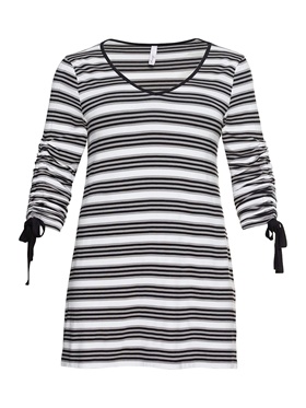 Предлагается женская удлиненная туника с оригинальным принтом в горизонтальную черно - белую полоску в онлайн магазине Апарт