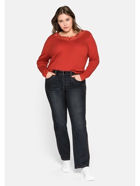 Сделать покупку джинсов классических прямых покроя с пятью карманами на онлайн распродаже Апарт