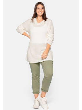 Купить по сниженной цене удлиненный пуловер со сдержанным перфорированным узором спереди, сзади и на рукавах на сайте Апарт