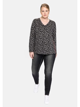 Продается эксклюзивный пуловер с эффектным леопардовым принтом в интернет-магазине Апарт