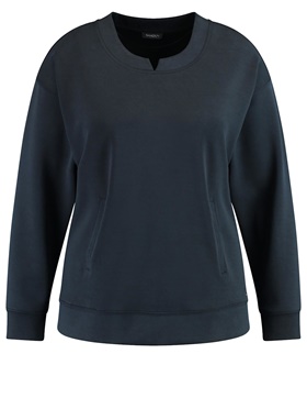 Продажа пуловера с практичными прорезными карманами посередине полочки на онлайн витрине Апарт