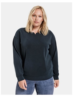 Продажа пуловера с практичными прорезными карманами посередине полочки на онлайн витрине Апарт