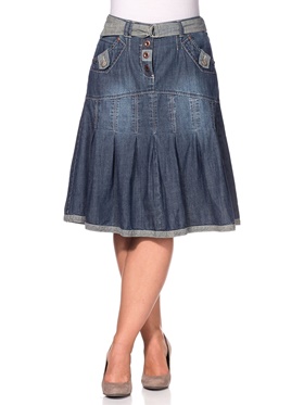 Предлагается со скидкой джинсовая юбка с декоративным поясом в комплекте в онлайн магазине Апарт
