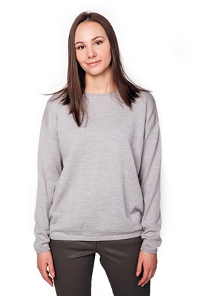 Предлагается по специальной цене пуловер из шерсти с втачными длинными рукавами в аутлете магазина Апарт