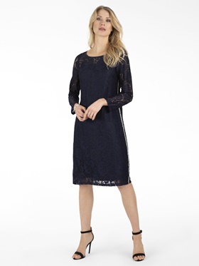 Приобрести недорого однотонное платье с узкой высокой проймой на сайте Апарт