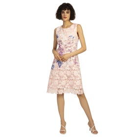 Оформить покупку стильного платья APART из цветочного кружева на онлайн витрине Апарт