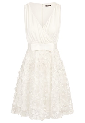 Продажа по низкой цене элегантного коктейльного платья APART в кремовом цвете в онлайн магазине Апарт