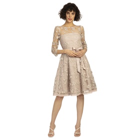 Оформить покупку женского элегантного платья APART из кружевной ткани с 3-D эффектом на распродаже Апарт