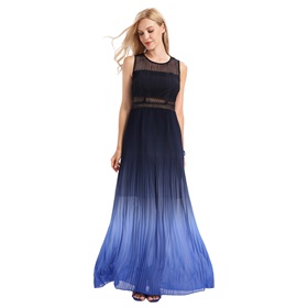 Предлагается дешево дизайнерское элегантное вечернее платье APART из смеси материалов на онлайн витрине Апарт