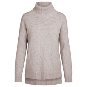 Оформить покупку свободного пуловера с декоративными разрезами в швах на полочке на выставке Апарт