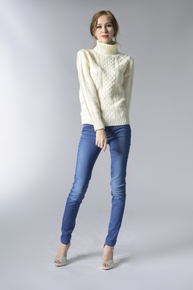 Продажа стильного элегантного пуловера APART на витрине Апарт