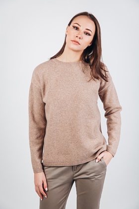 Покупка роскошного пуловера APART из мериносовой шерсти и кашемира на выставке Апарт