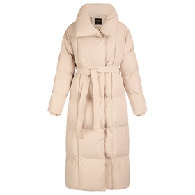 Предлагается по доступной цене стеганое пальто со слегка увеличенного размера в аутлете магазина Апарт