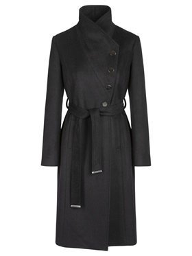 Покупка с доставкой наложенным платежом пальто средней длины с цельнокроеным поясом на выставке Апарт