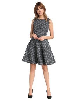 Купить с доставкой на дом расширенное платье с застежкой сбоку в интернет-магазине Апарт
