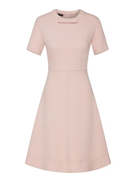 Сделать покупку качественного платья с небольшим бантиком сверху на круглом вырезе в онлайн аутлете Апарт
