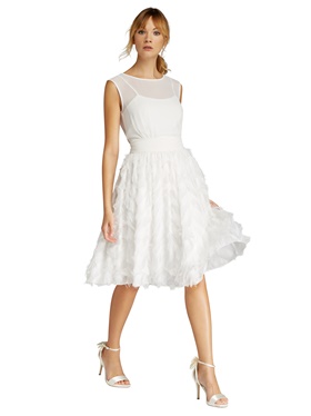 Продается по специальной цене свадебное платье с застежкой молнией на спинке посередине в аутлете Апарт