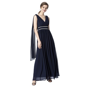Покупка по специальной цене вечернего платья с элегантной драпировкой на выставке Апарт