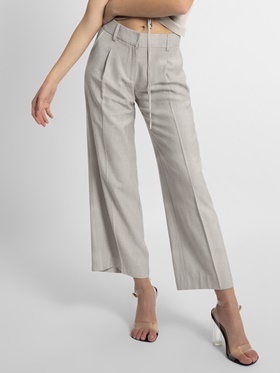 Покупка со скидкой широких брюк с одинарными защипами-складочками на передних половинках в магазине Апарт