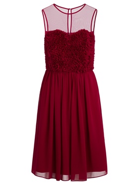 Купить коктейльное платье с высокой узкой проймой с декоративным окантовочным швом на сайте Апарт