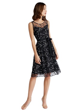 Продажа с гарантией качества летнего платья с бретелями на нижнем топе из плотной ткани в интернет-магазине Апарт