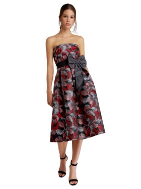 Купить обтягивающее платье с бантовыми мягкими складками впереди на полотнищах на сайте Апарт