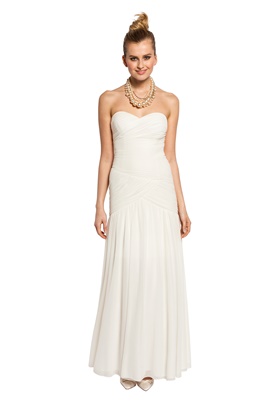 Приобрести недорого свадебное платье со складками в интернет-магазине Апарт