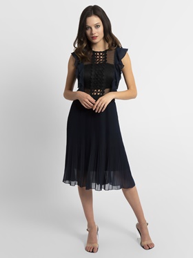 Приобрести однотонное платье с широким подолом в интернет-магазине Апарт